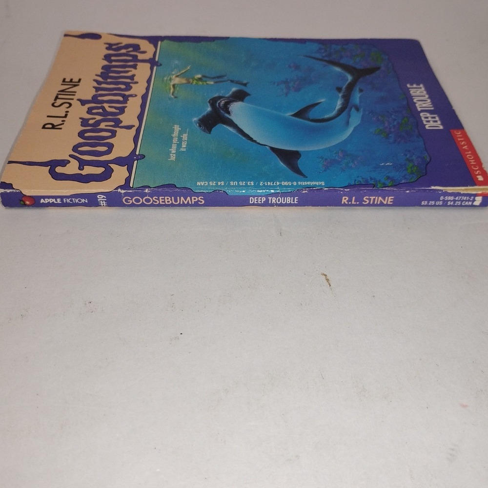 Vintage Goosebumps #19 Deep Trouble R.L. Stine Book First Scholastic Print 1994 - Picture 2 of 9